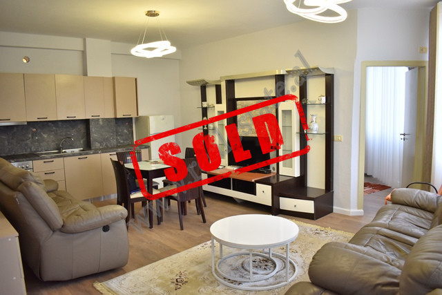 One bedroom apartment for rent in Dalip Topi street, near Unaza e Madhe in Tirana.
It is located on